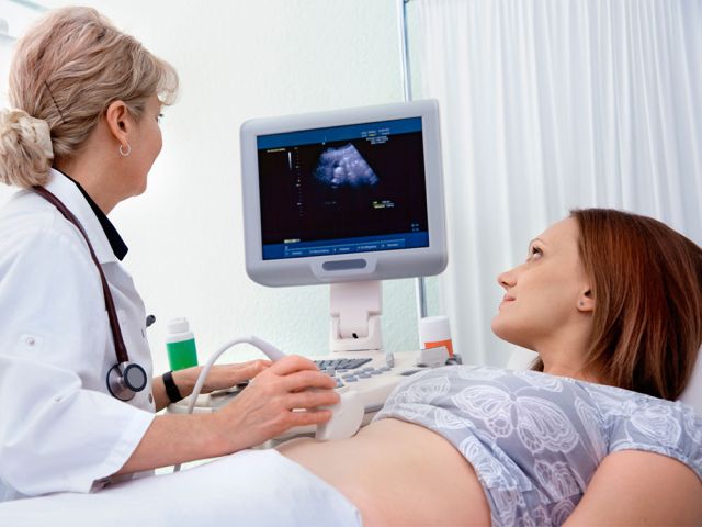 pregant woman ultrasound scan